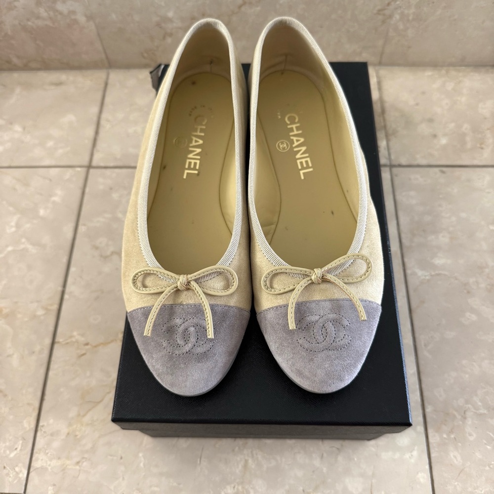 CHANEL Light Yellow and Gray ballet flats with Bow Detail